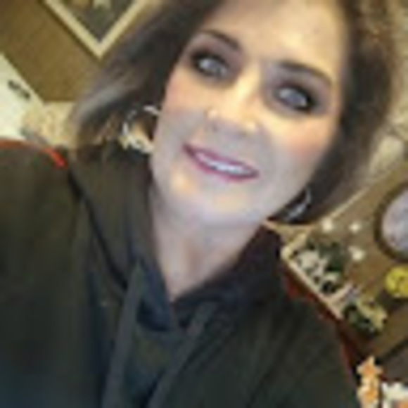 Profile Picture of Donna Mack (@donnamack865) on Poshmark