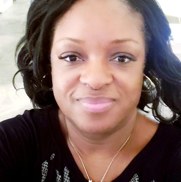 Profile Picture of Simone Minor (@togodioall) on Poshmark