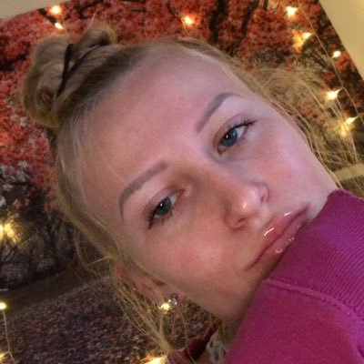 Profile Picture of Samantha Barnhart (@sambarnhart17) on Twitter