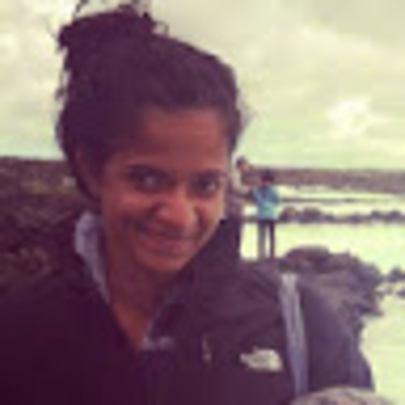 Profile Picture of Upekha Weerasinghe (@upekhamw) on Poshmark