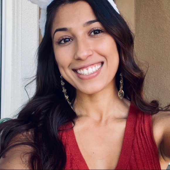 Profile Picture of Tatiana Huertero (@taatiaana) on Poshmark