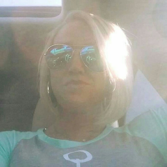 Profile Picture of Sarah Lett (@sarahlett00) on Poshmark