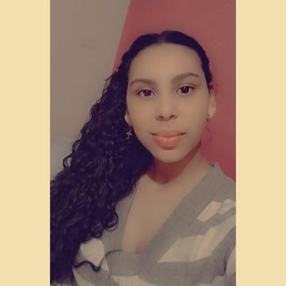 Profile Picture of Lorena Taylor (@lorenataylor761) on Poshmark