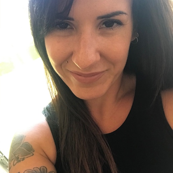 Profile Picture of Casandra Whitcroft (@cwhitcroft) on Poshmark