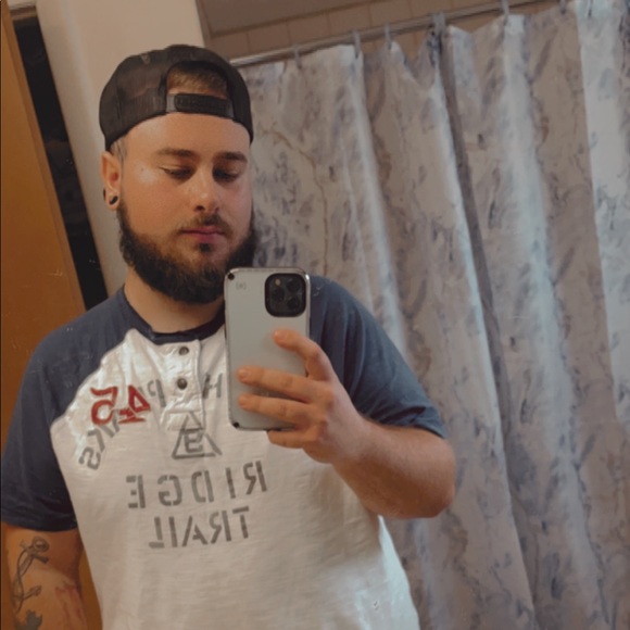 Profile Picture of Mike Lupo (@mikelupezz) on Poshmark