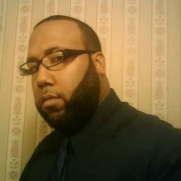 Profile Picture of Edwin Holmes (@edwinneholmes) on Poshmark