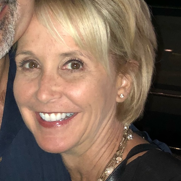 Profile Picture of Tina Keating (@tinkeat) on Poshmark