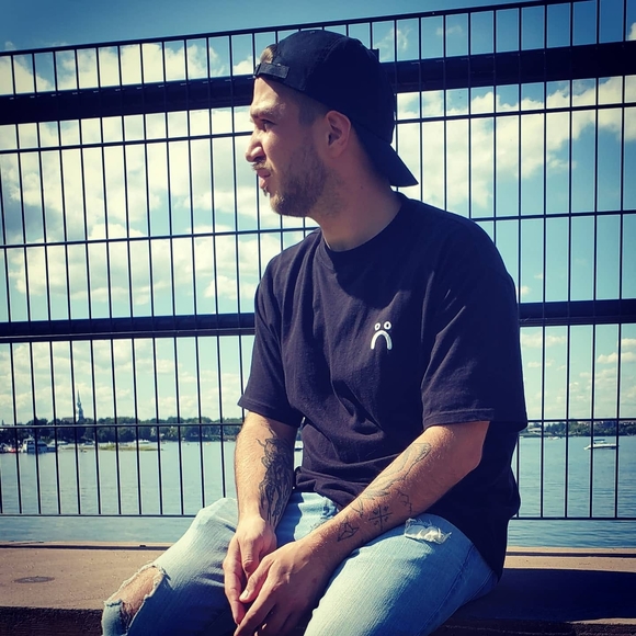 Profile Picture of Alexandre Robert (@alexandrerobert) on Poshmark