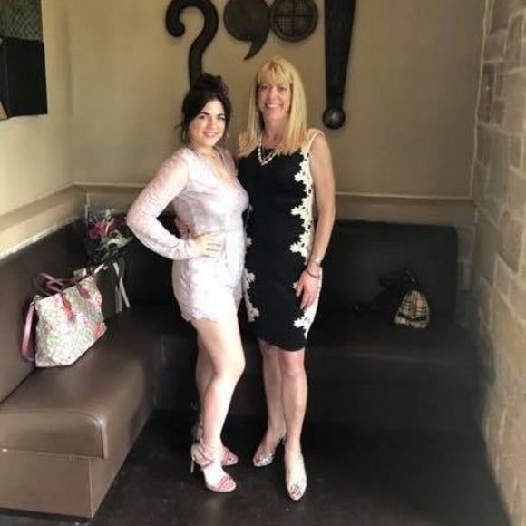 Profile Picture of Staci Alvarez (@staci_alvarez) on Poshmark