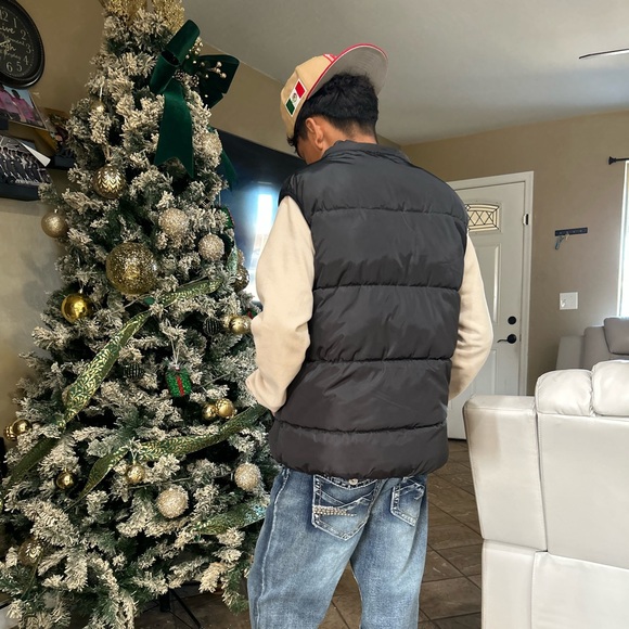 Profile Picture of Jovan Rodriguez (@gio271) on Poshmark