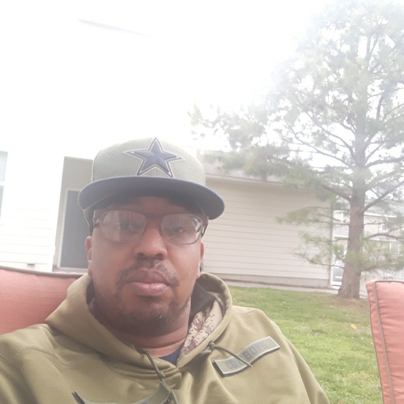 Profile Picture of James Willis (@sliqwill34) on Poshmark