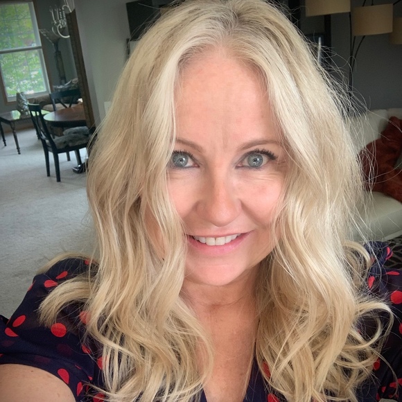 Profile Picture of Kim Daley (@fundaleystyle) on Poshmark