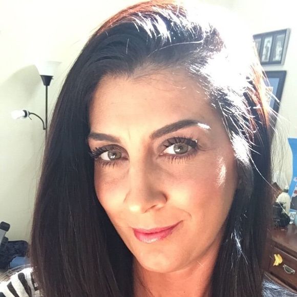 Profile Picture of Andrea Booth (@andreahooth1015) on Poshmark