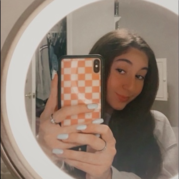 Profile Picture of Briana Daddato (@brianadaddato) on Poshmark