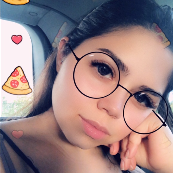 Profile Picture of Christine Corujo (@christinecorujo) on Poshmark