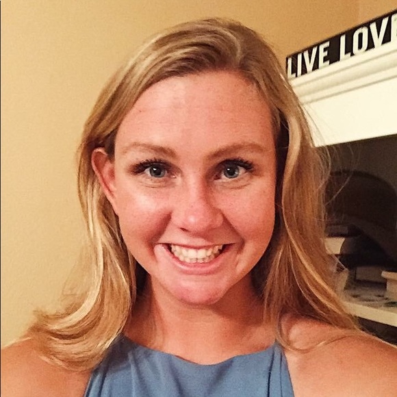 Profile Picture of Danielle Blenis (@danielleblenis8) on Poshmark