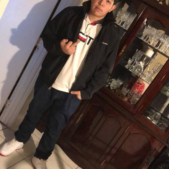 Profile Picture of Carlos Fierros (@carlos_fierros) on Poshmark