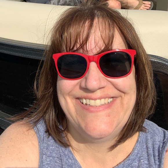 Profile Picture of Karen Pitek (@kpitek02) on Poshmark