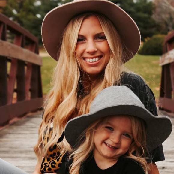 Profile Picture of Kim Supeck (@kimmayylove10) on Poshmark