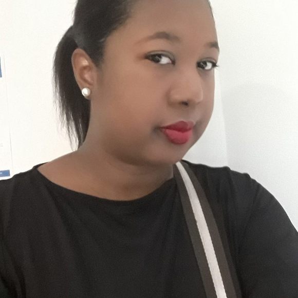 Profile Picture of Amber Gantt (@achica89) on Poshmark