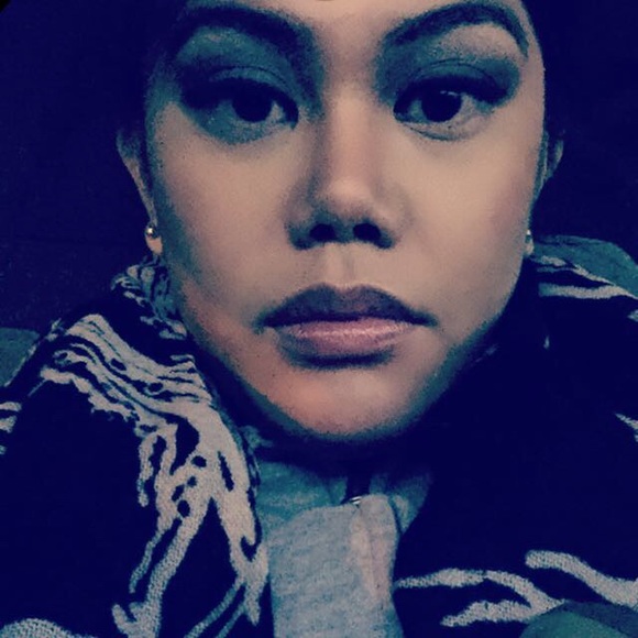 Profile Picture of Angelica may Causing (@solamay) on Poshmark