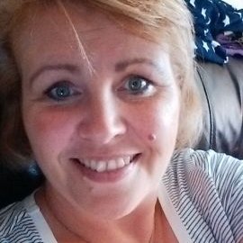 Profile Picture of Deborah (@mum2bak) on Twitter