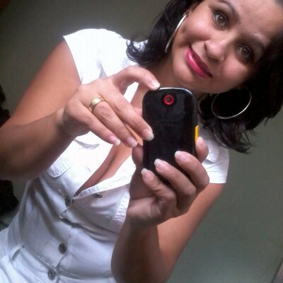 Profile Picture of Dina Pereira (@dinall3sj) on Twitter