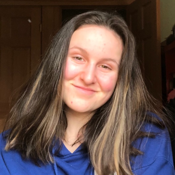 Profile Picture of Karina Miziolek (@karinamiziolek) on Poshmark