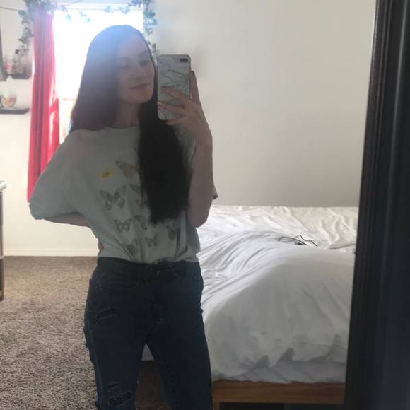 Profile Picture of Leeann Jinks (@leearaye) on Poshmark