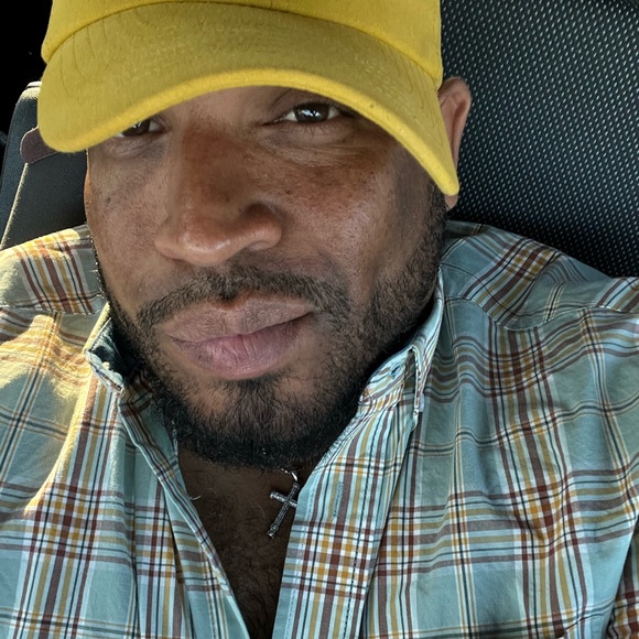 Profile Picture of Javier Quinones (@javierquinon866) on Poshmark