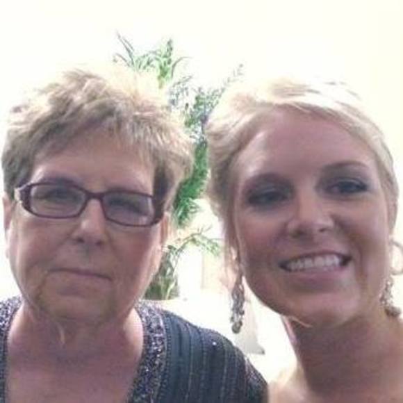 Profile Picture of Linda Scott (@lindascott530) on Poshmark