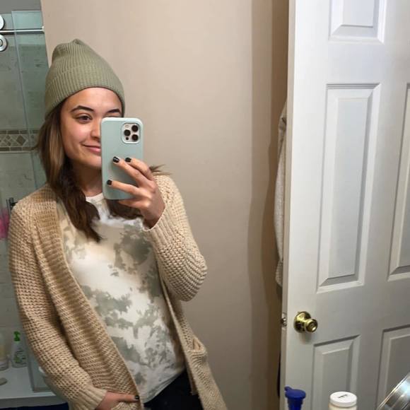 Profile Picture of Brittany Irizarry (@brittiri) on Poshmark