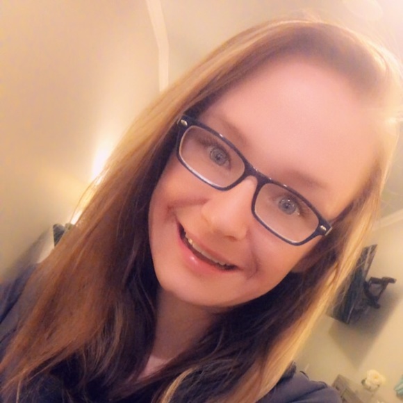 Profile Picture of Stephanie Depner (@stephaniedepner) on Poshmark