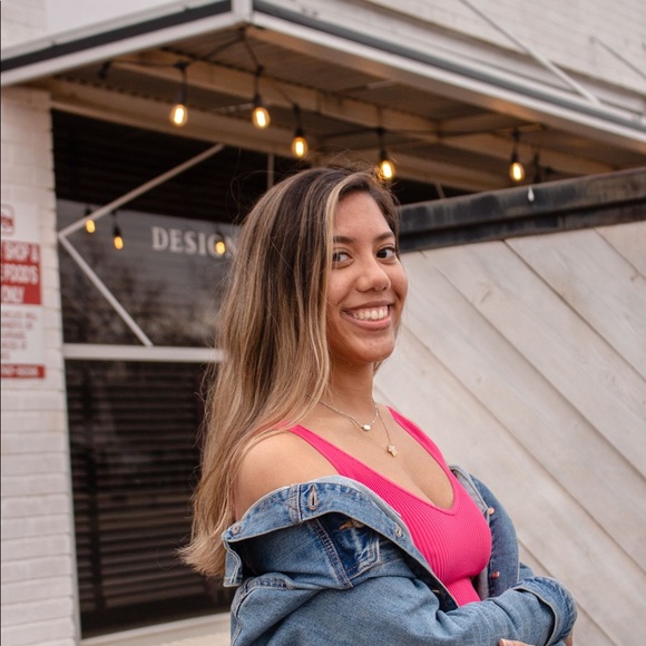 Profile Picture of Natalie Bertram (@nataliebertram4) on Poshmark