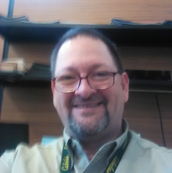 Profile Picture of Craig Thomas (@alwaystopshelf) on Poshmark