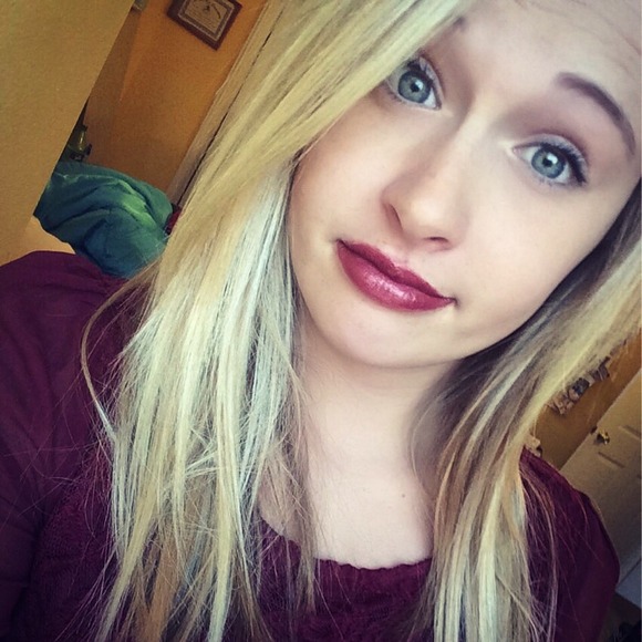 Profile Picture of Mariah Eichorst (@mariah_mack) on Poshmark