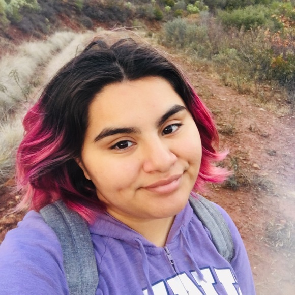 Profile Picture of Naomi Hansen (@naomihansen) on Poshmark