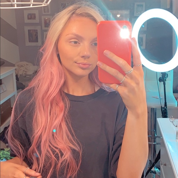 Profile Picture of Riley Hansbury (@rileyhansbury) on Poshmark