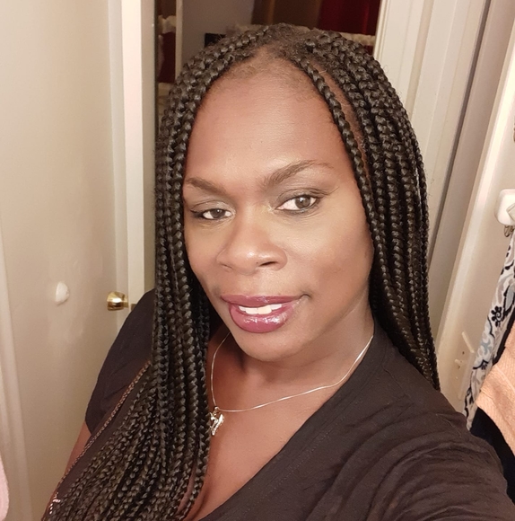 Profile Picture of Orlanda Simmons (@londa69) on Poshmark