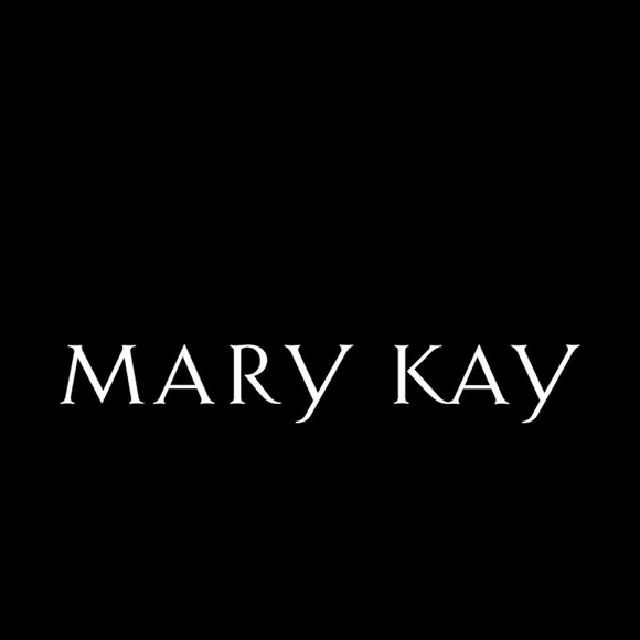 Profile Picture of Roxann Marykay (@roxannmarykay) on Poshmark
