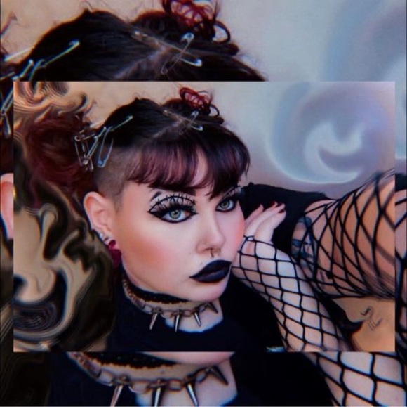 Profile Picture of Darian Roy (@daroy032) on Poshmark