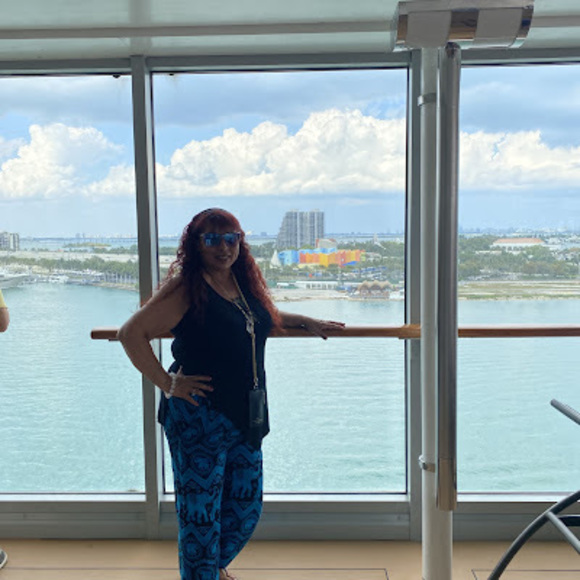 Profile Picture of Omega Manzano (@manzanoomega) on Poshmark