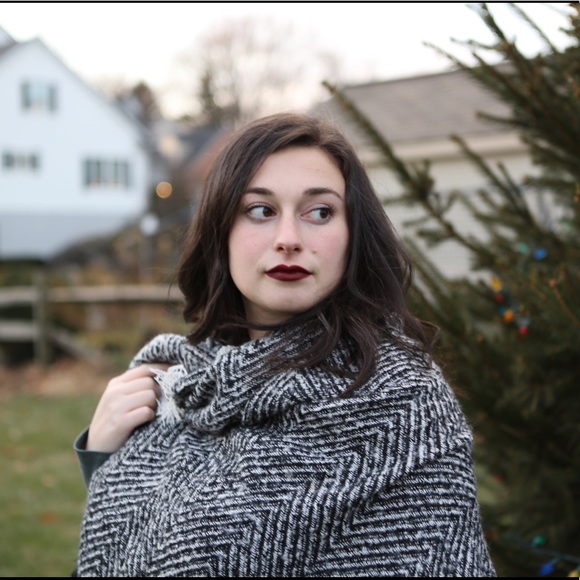 Profile Picture of Sarah Poliski (@sarahpoliski) on Poshmark