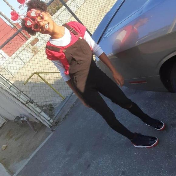 Profile Picture of Jayshuna Groomes (@gjayshuna) on Poshmark