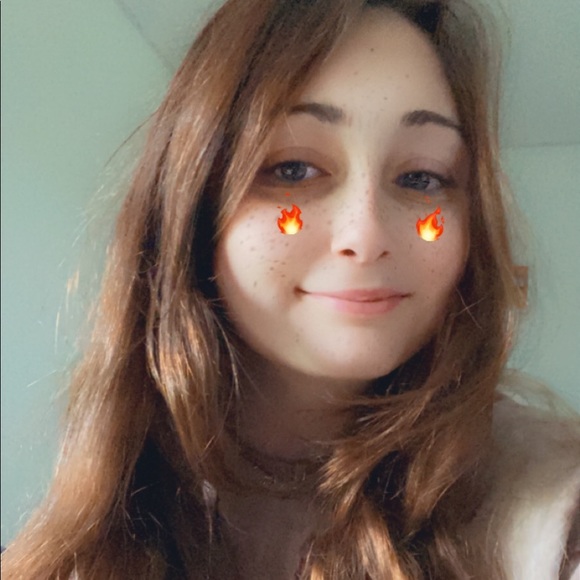 Profile Picture of Jasmine Larson (@jazzykl232) on Poshmark