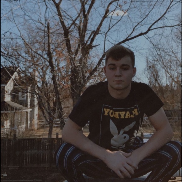 Kyle Barnhart - Poshmark Profile Picture of Kyle Barnhart (@angstyshopper28) on Poshmark