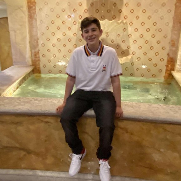 Profile Picture of Josh Schnitzer (@joshschnitzer) on Poshmark