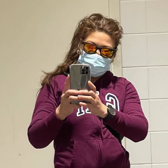 Profile Picture of Edssell Ondevilla (@edssell24) on Poshmark