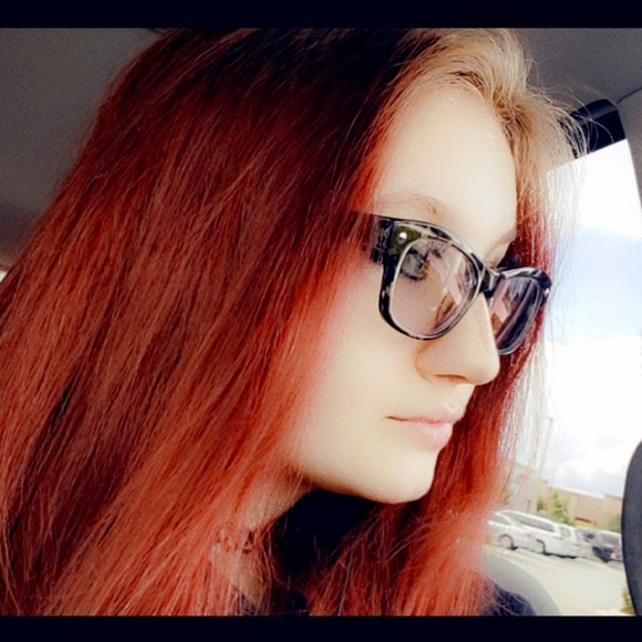Profile Picture of Elizabeth Biddle (@e_biddle) on Poshmark