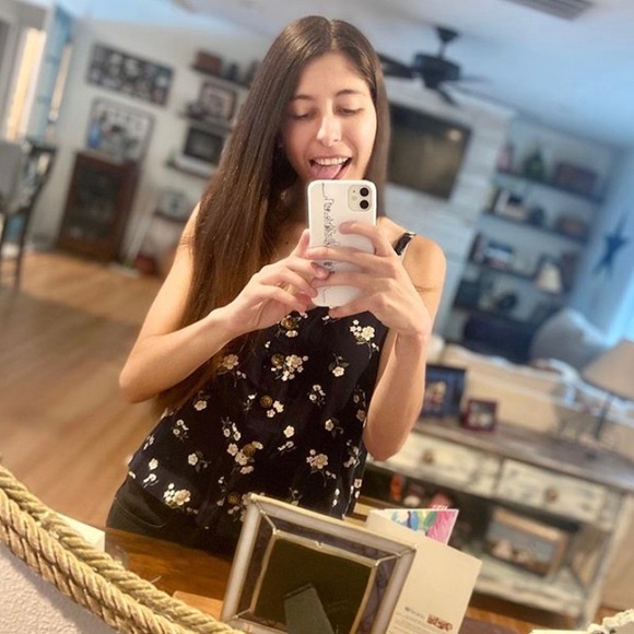 Profile Picture of Cameron Chavannes (@cameron571) on Poshmark